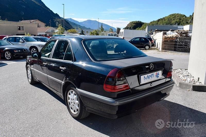 Usata Mercedes C200 Classic 125 CV (91 kW) 2000 Nero Berlina