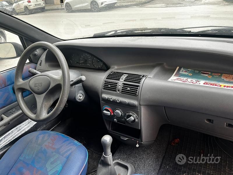 Usata Fiat Punto 54 CV (39 kW) 1997 Grigio Berlina