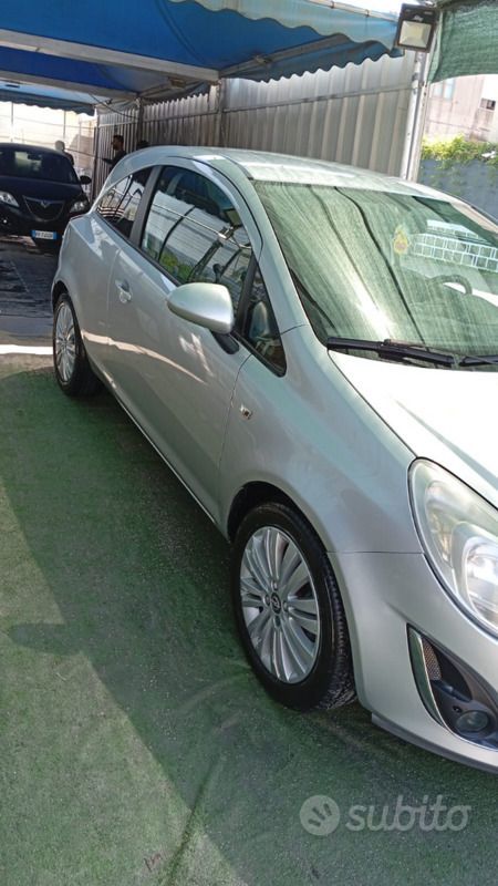 Usata Opel Corsa 60 CV (44 kW) 2012 Grigio Utilitaria