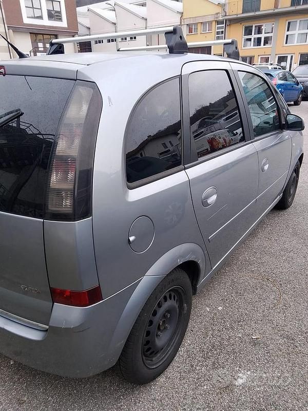 Usata Opel Meriva Enjoy 90 CV (66 kW) 2010 Grigio Monovolume