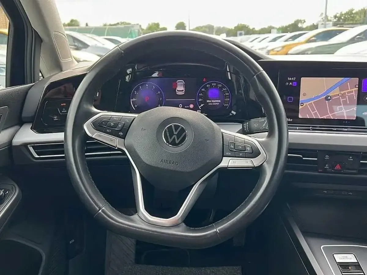 Usata VW Golf VIII Life 110 CV (80 kW) 2021 Blu Berlina