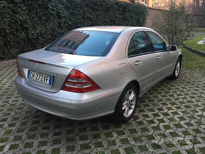 Usata Mercedes C320 Avantgarde 218 CV (160 kW) 2003 Grigio Berlina