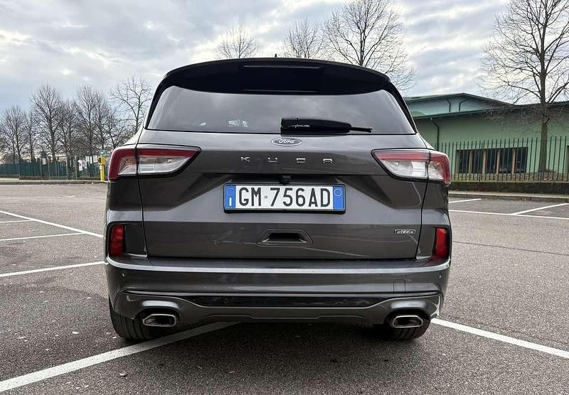 Usata Ford Kuga ST-Line 224 CV (164 kW) 2023 Grigio SUV