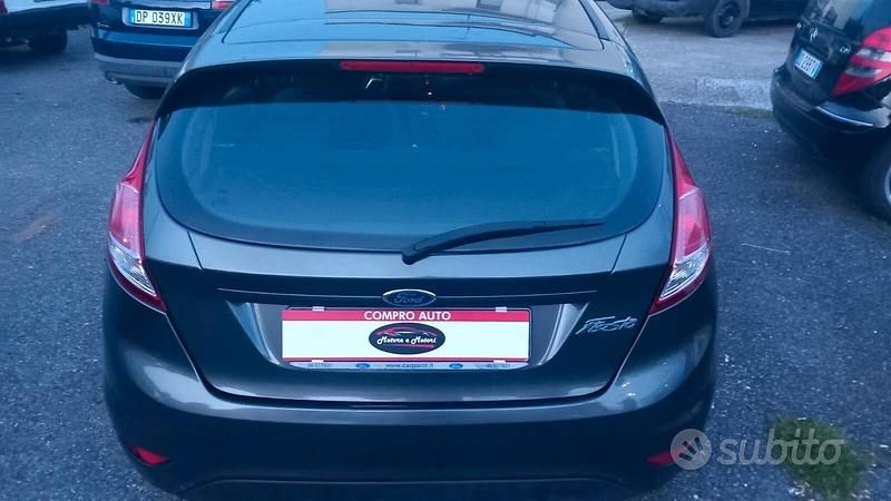 Usata Ford Fiesta Business Edition 75 CV (55 kW) 2017 Grigio Berlina