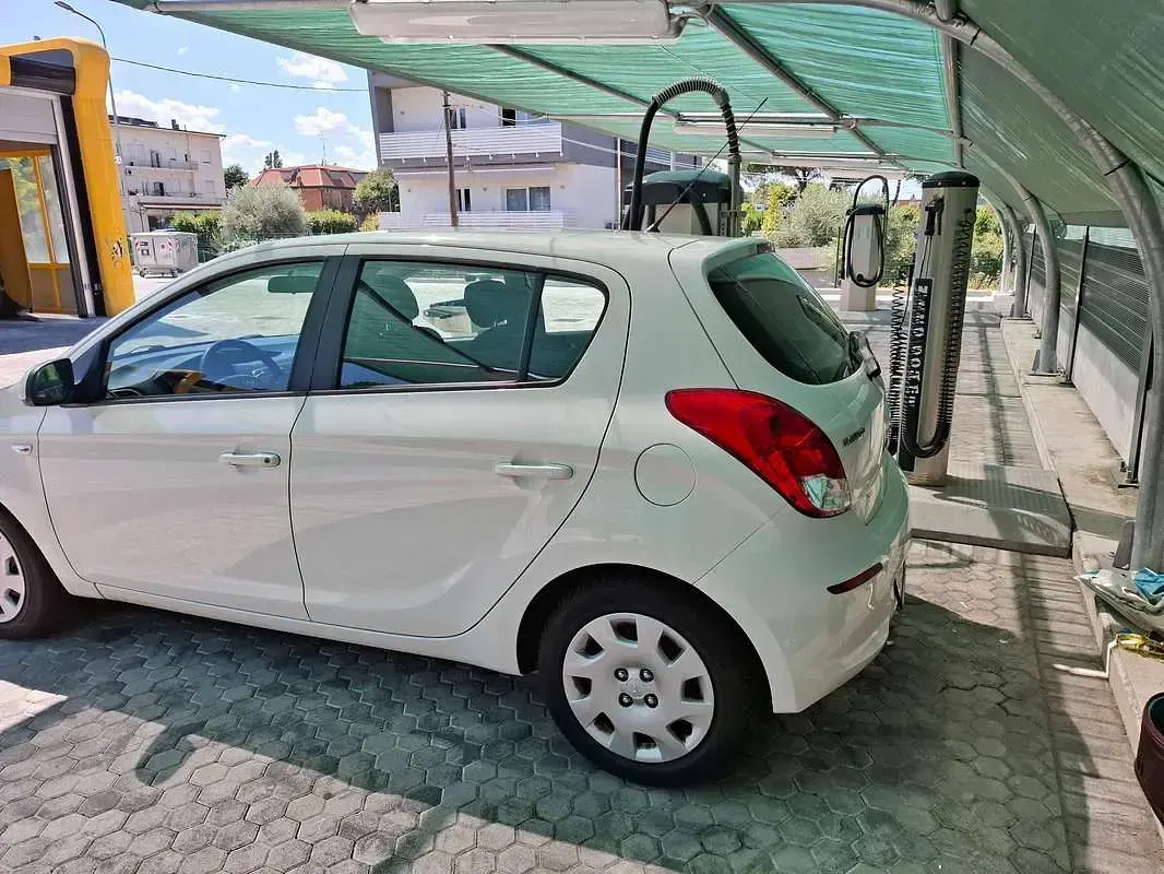 Usata Hyundai i20 Classic 84 CV (61 kW) 2013 Bianco Utilitaria