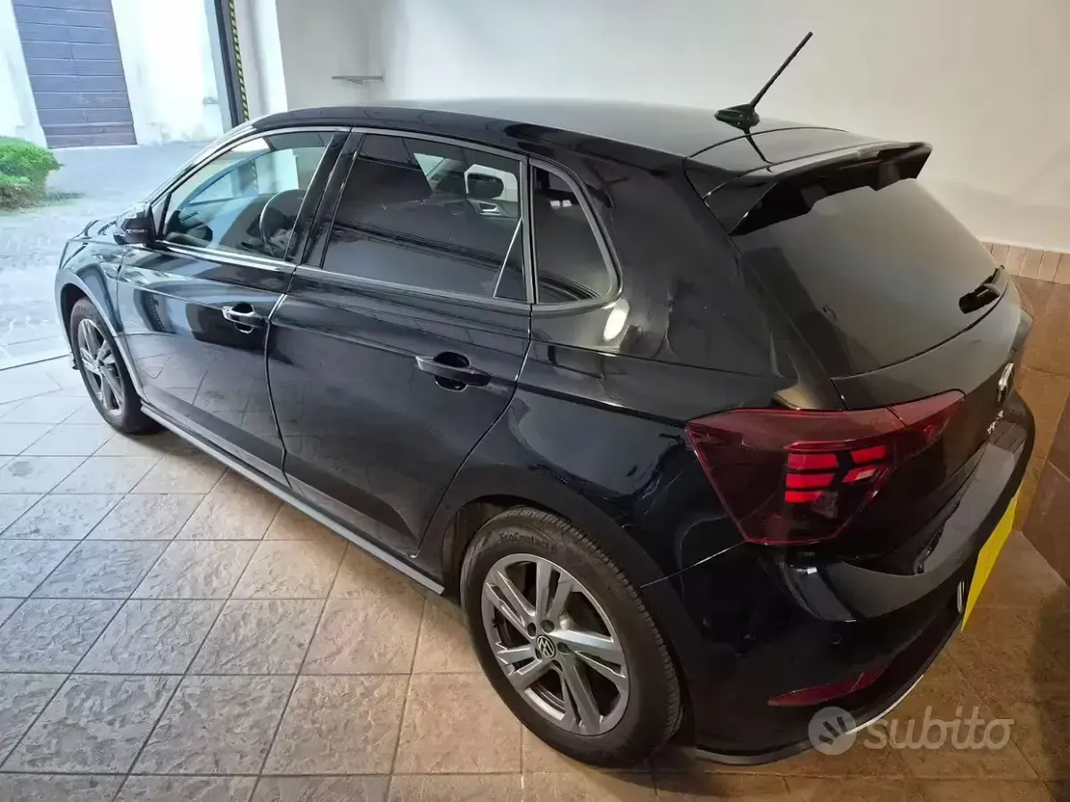 Usata VW Polo R-line 95 CV (69 kW) 2023 Nero Utilitaria