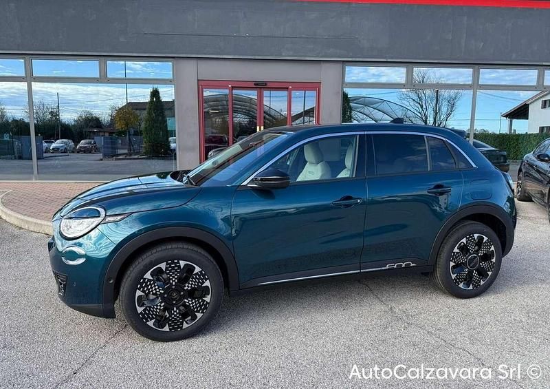 Nuova Fiat 600 La Prima 101 CV (74 kW) 2025 Verde mare SUV