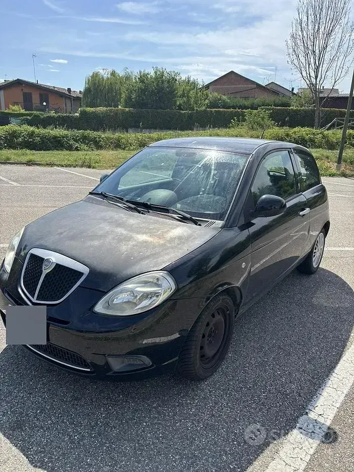 Usata Lancia Ypsilon 60 CV (44 kW) 2010 Nero Utilitaria