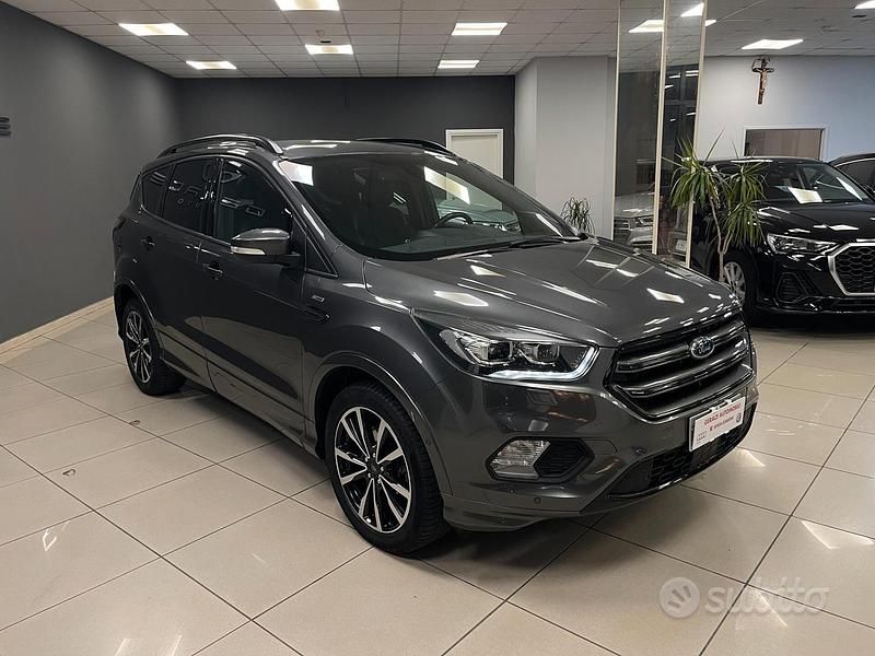 Usata Ford Kuga ST-Line 120 CV (88 kW) 2017 Grigio SUV