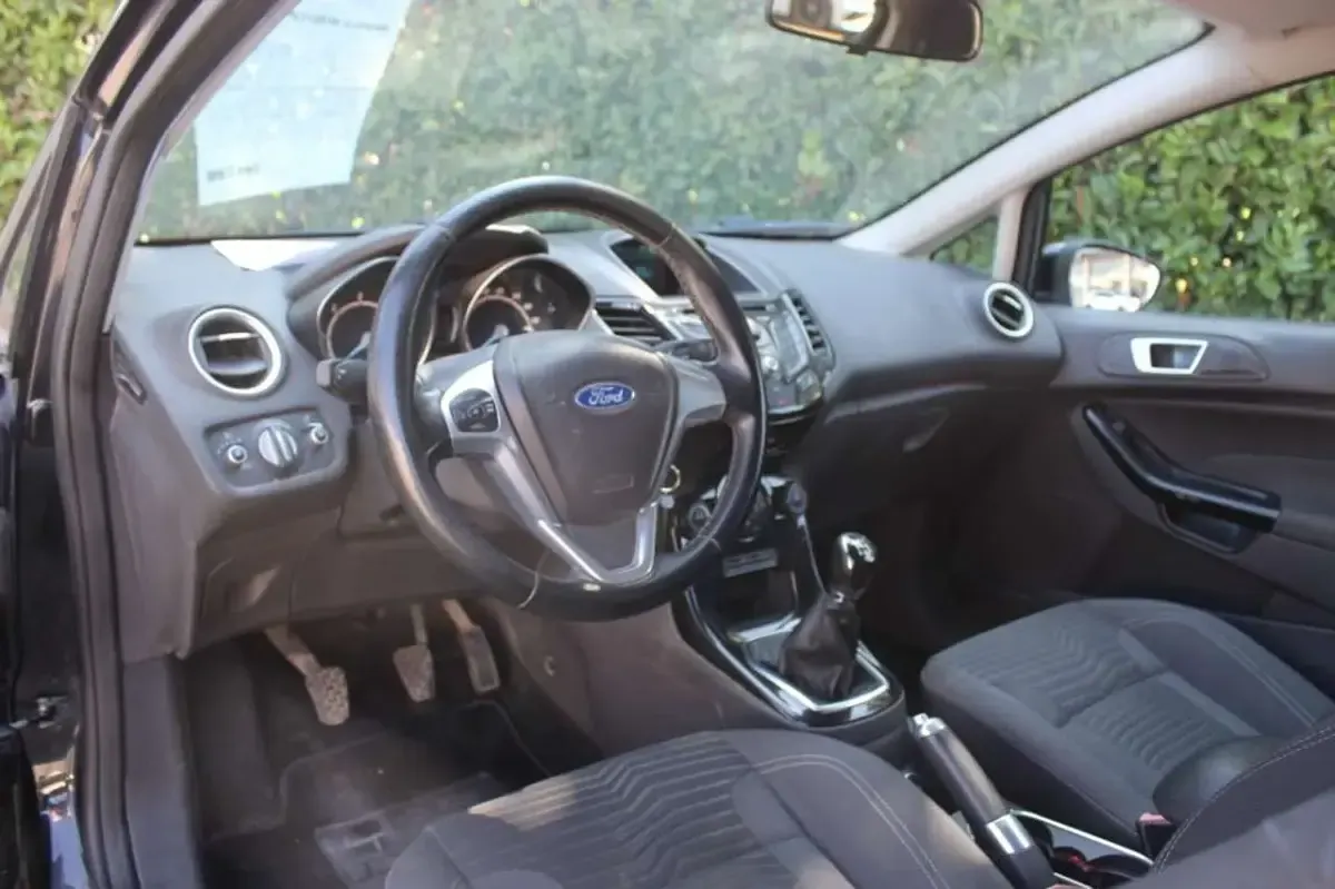 Usata Ford Fiesta Titanium 75 CV (55 kW) 2013 Nero Utilitaria