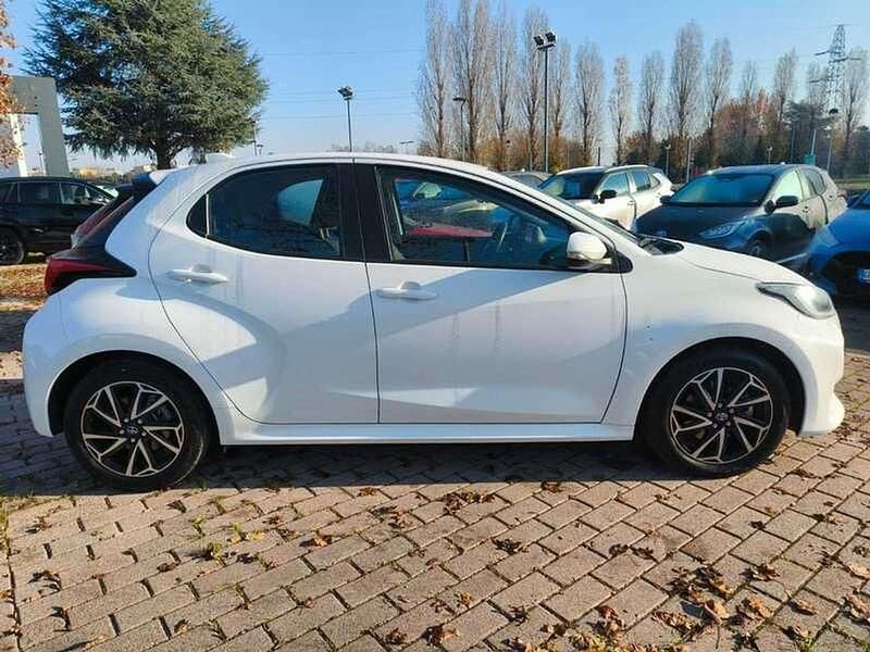 Usata Toyota Yaris Hybrid Trend 100 CV (73 kW) 2022 Bianco Utilitaria