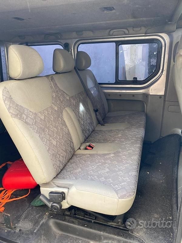 Usata Opel Vivaro 110 CV (80 kW) 2005 Grigio Monovolume