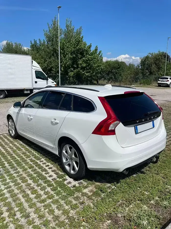 Usata Volvo V60 120 CV (88 kW) 2014 Bianco Station wagon