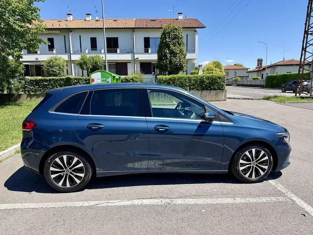 Usata Mercedes B160 Business 109 CV (80 kW) 2022 Bluazzurro Utilitaria