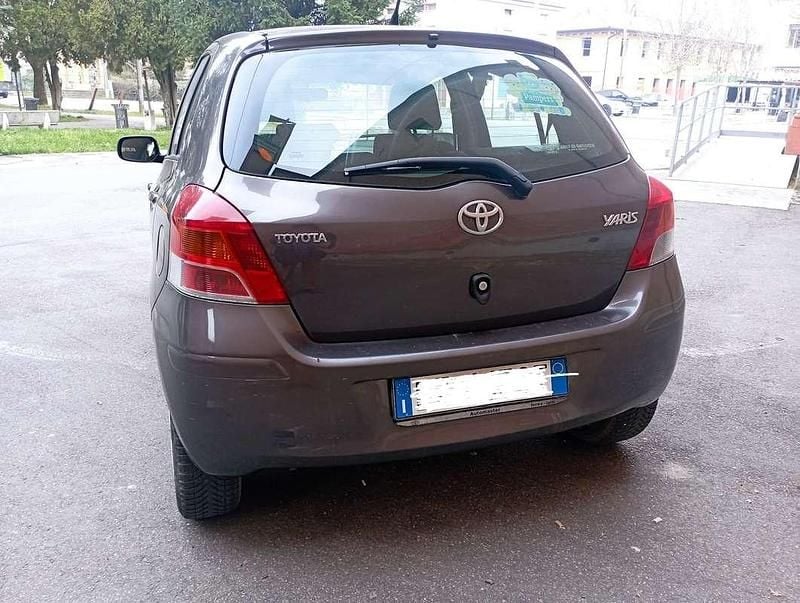 Usata Toyota Yaris 69 CV (50 kW) 2009 Utilitaria
