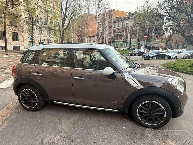 Usata Mini Cooper D Countryman 111 CV (81 kW) 2015 Marrone SUV