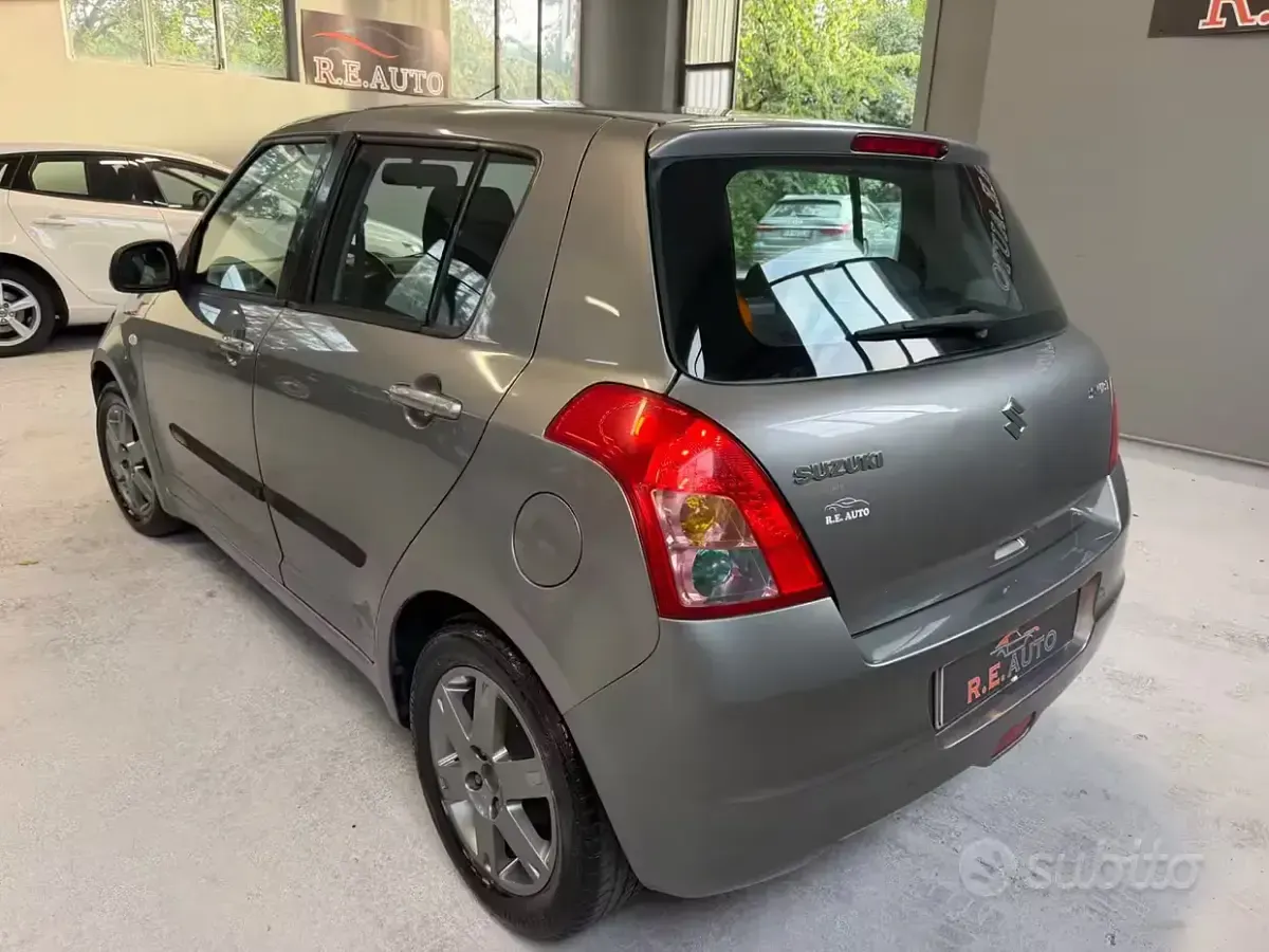 Usata Suzuki Swift GL 92 CV (67 kW) 2009 Grigio Utilitaria