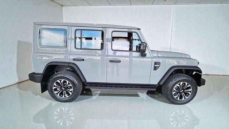 Nuova EMC 212 166 CV (122 kW) 2026 Grigio metallizzato SUV