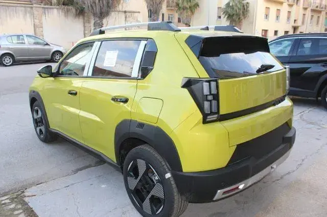 Nuova Fiat Grande Panda La Prima 100 CV (73 kW) 2026 Giallo Utilitaria