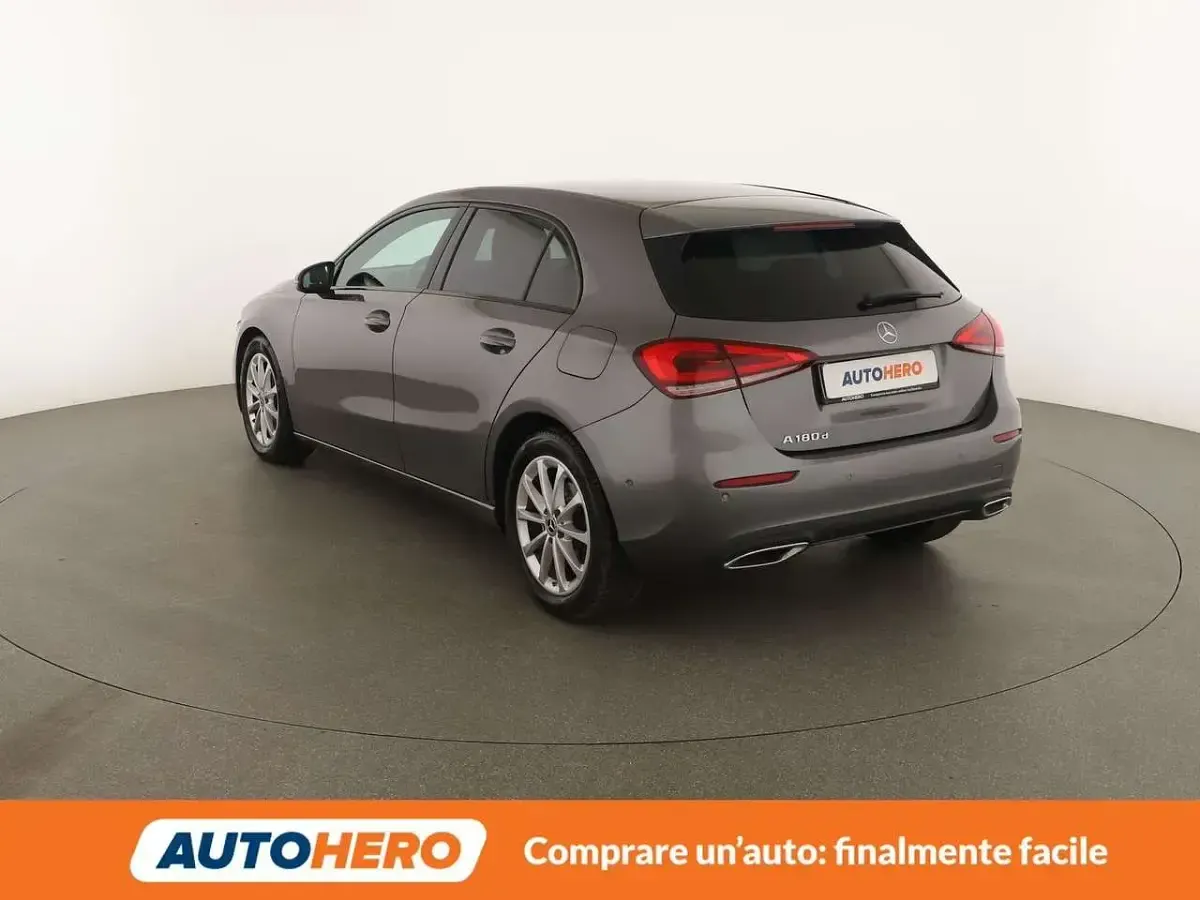 Usata Mercedes A180 116 CV (85 kW) 2022 Grigio Berlina