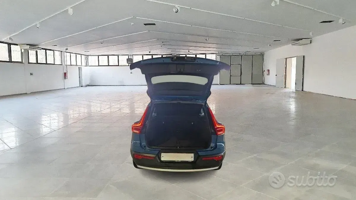 Occasion Volvo XC40 Core 129 ch (94 kW) 2023 Bleue SUV