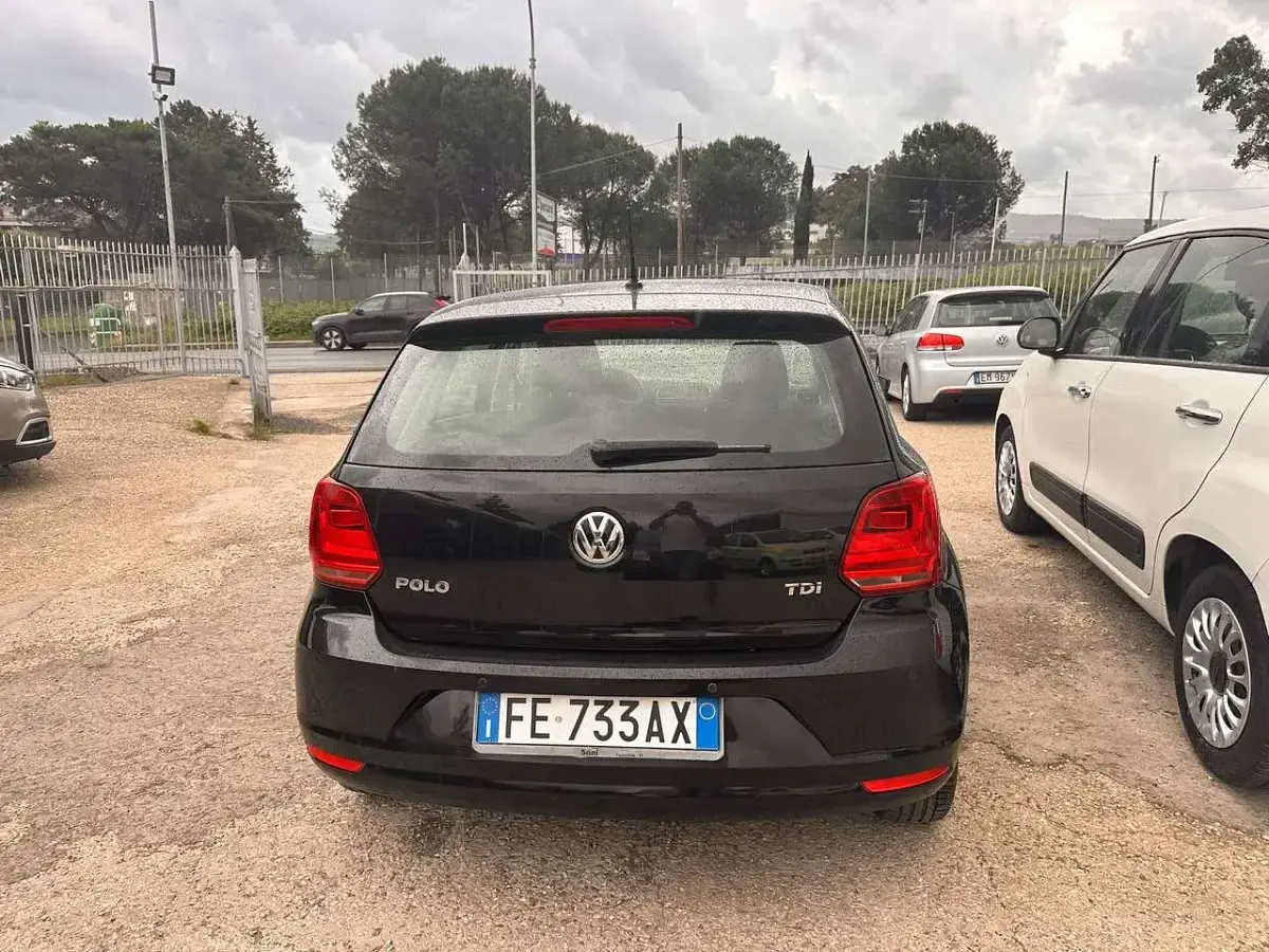 Käytetty VW Polo Comfortline 75 HP (55 kW) 2016 Musta Sedan