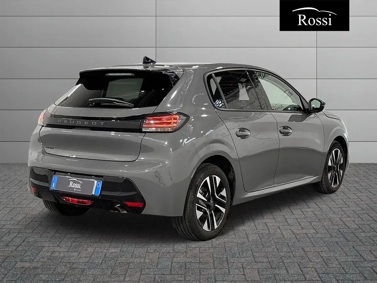 Usata Peugeot 208 Allure 101 CV (74 kW) 2025 Utilitaria