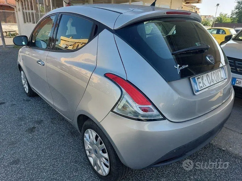 Usata Lancia Ypsilon Gold 69 CV (50 kW) 2011 Grigio Utilitaria