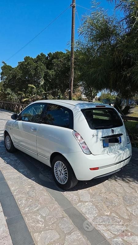Usata Lancia Ypsilon 75 CV (55 kW) 2011 Bianco Utilitaria