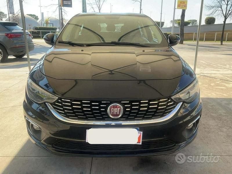 Usata Fiat Tipo Lounge 120 CV (88 kW) 2017 Nero Berlina
