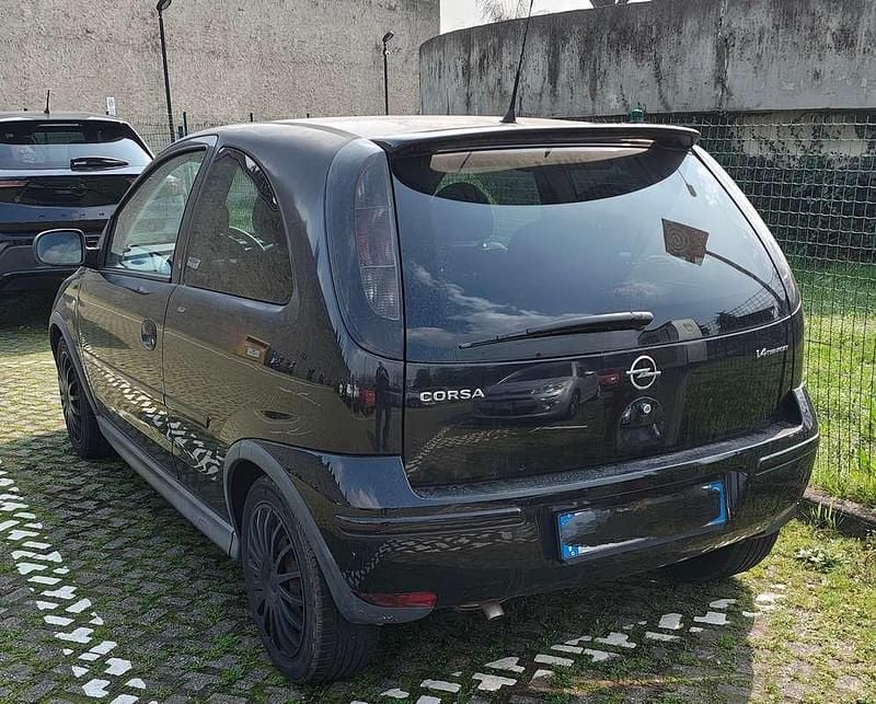 Usata Opel Corsa 90 CV (66 kW) 2006 Nero Utilitaria