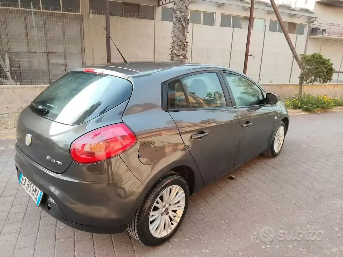Usata Fiat Bravo Dynamic 120 CV (88 kW) 2010 Grigio Utilitaria