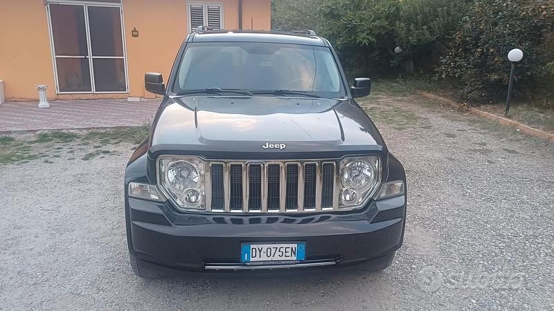 Nero Usata 2009 Jeep Cherokee SUV | 6400 € (Cara) - Immagine 1/4