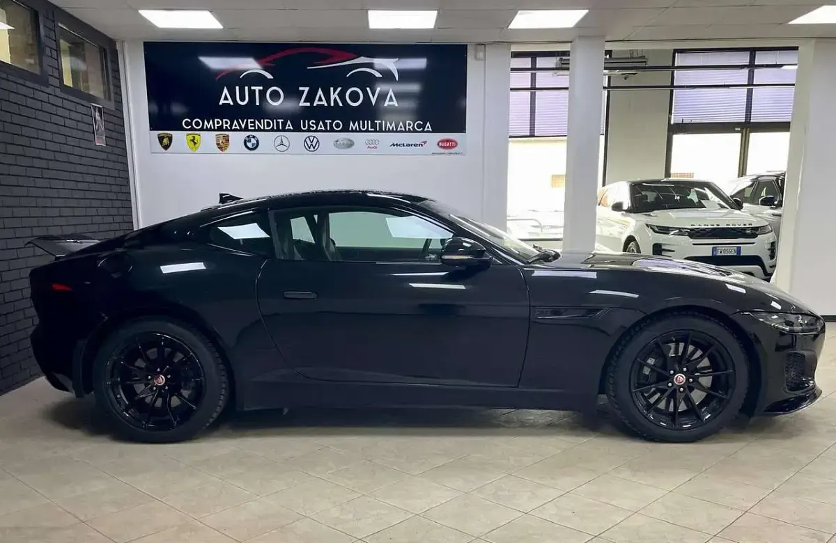Usata Jaguar F-Type R-Dynamic 300 CV (220 kW) 2022 Nero Coupé