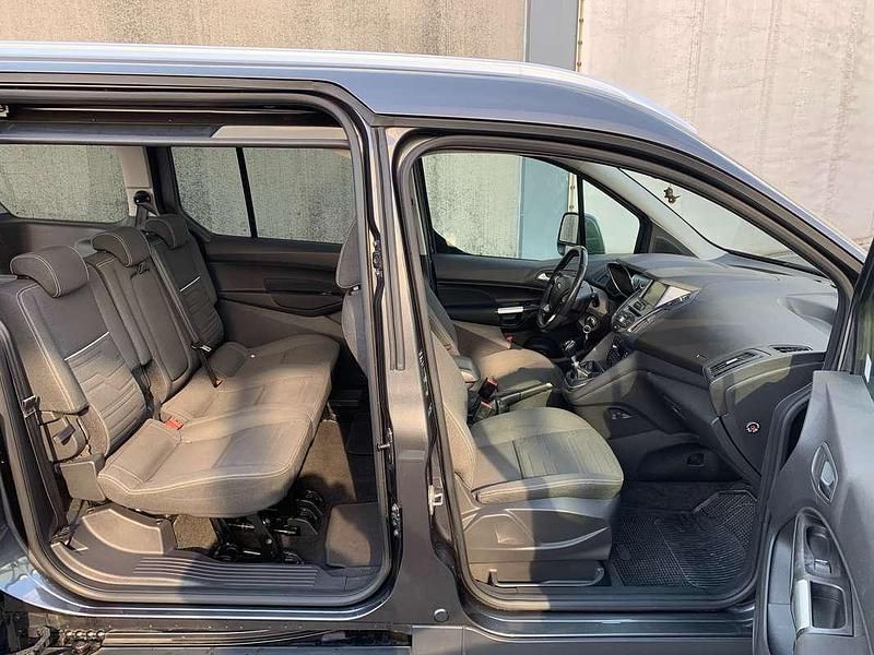 Begagnad Ford Tourneo Connect Titanium 120 HK (88 kW) 2016 Grå Minibuss