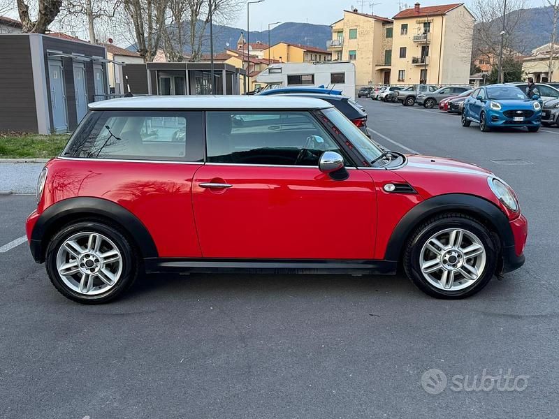 Usata Mini Cooper D 112 CV (82 kW) 2010 Rosso Utilitaria