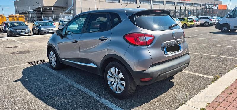 Usata Renault Captur 90 CV (66 kW) 2014 Grigio SUV