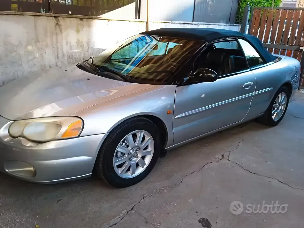Usata Chrysler Sebring Cabriolet 141 CV (103 kW) 2003 Grigio Cabrio