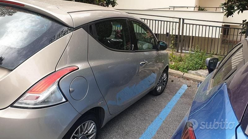 Usata Lancia Ypsilon 95 CV (69 kW) 2012 Utilitaria