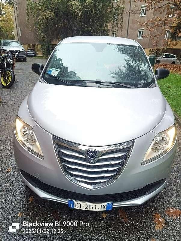 Usata Lancia Ypsilon Silver 69 CV (50 kW) 2014 Argento Utilitaria