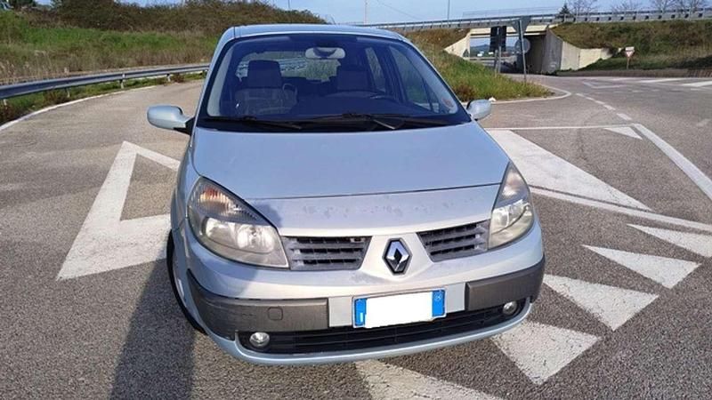Usata Renault Scénic II Dynamique 101 CV (74 kW) 2004 Argento Monovolume