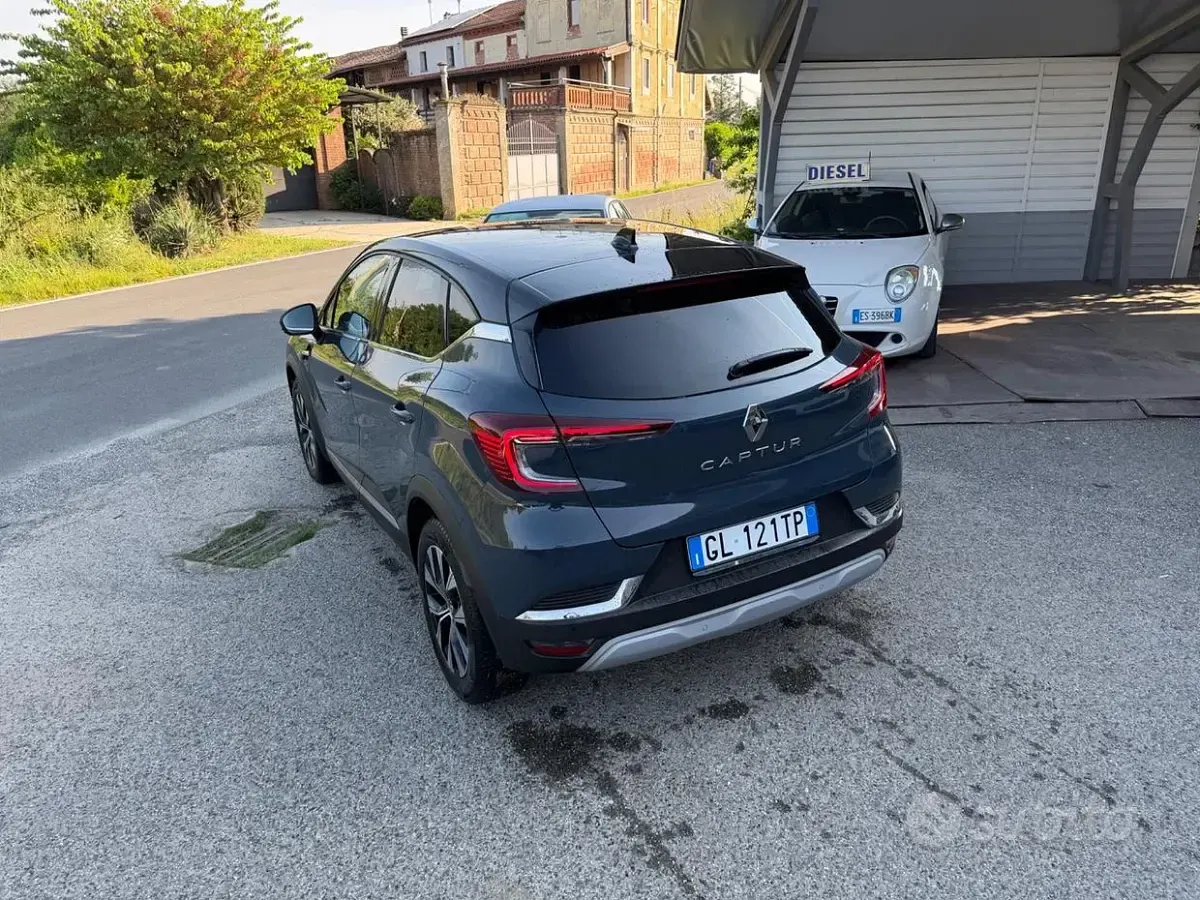 Usata Renault Captur Techno 101 CV (74 kW) 2022 Grigio SUV