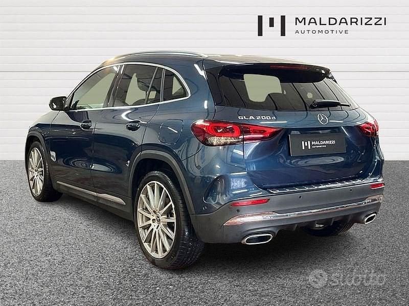 Usata Mercedes GLA200 Premium 150 CV (110 kW) 2023 Blu SUV