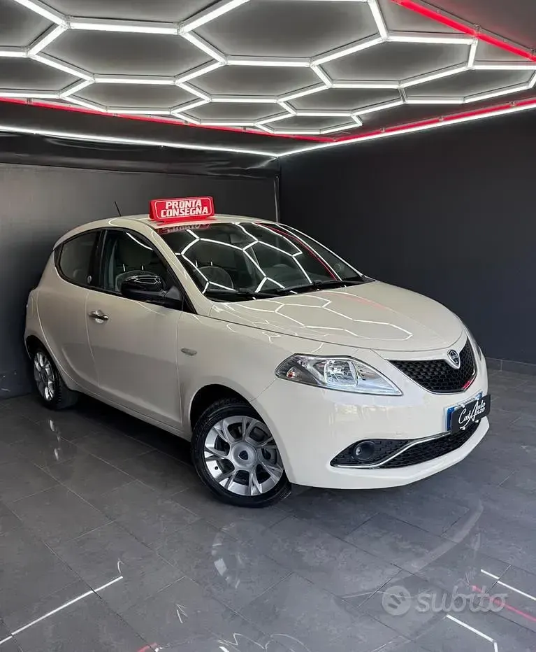 Usata Lancia Ypsilon Platinum 95 CV (69 kW) 2016 Beige Utilitaria