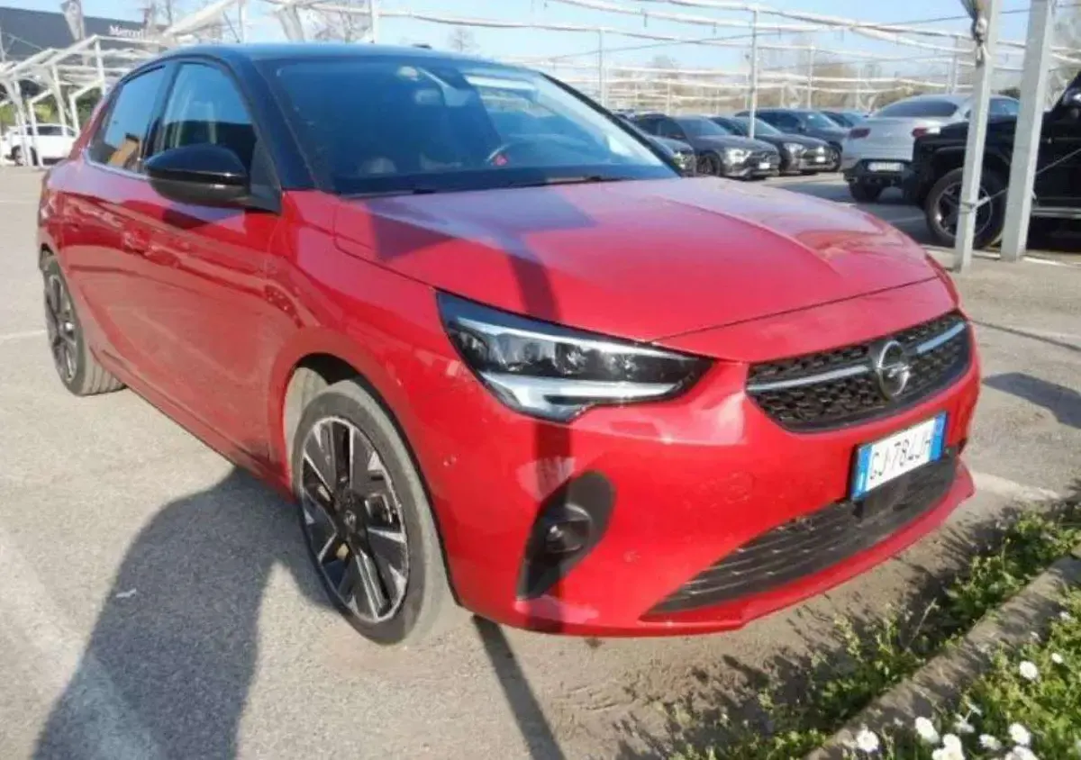 Usata Opel Corsa-e Elegance 100 kW (136 CV) 2022 Rosso Utilitaria