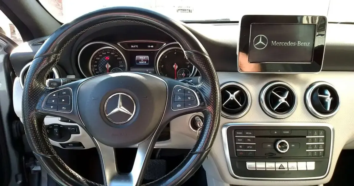 Usata Mercedes A200 Business 136 CV (100 kW) 2015 Argento Utilitaria
