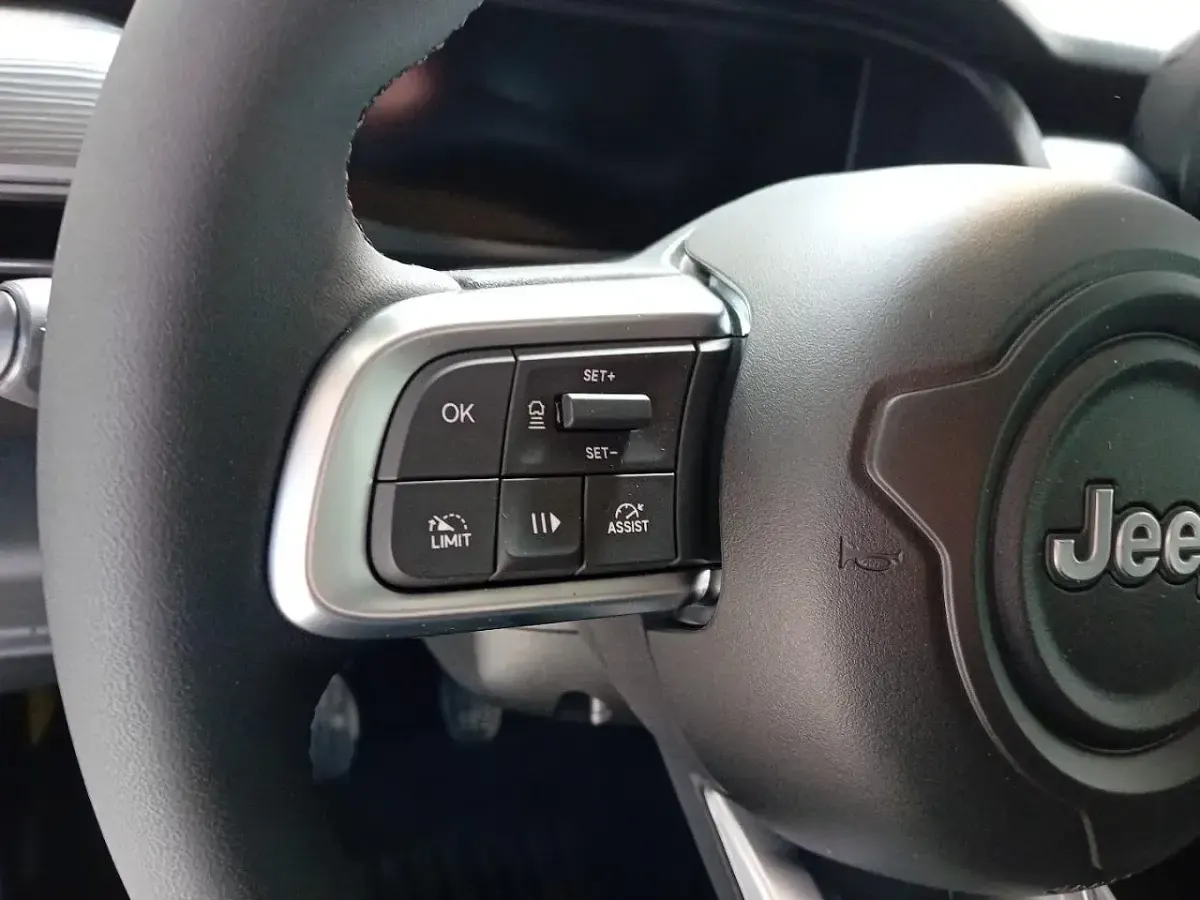 Usata Jeep Avenger Altitude 101 CV (74 kW) 2024 Nero SUV