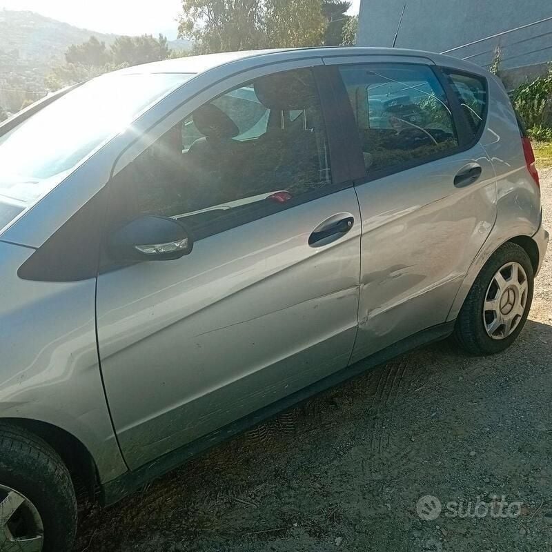Usata Mercedes A200 102 CV (75 kW) 2007 Grigio Utilitaria