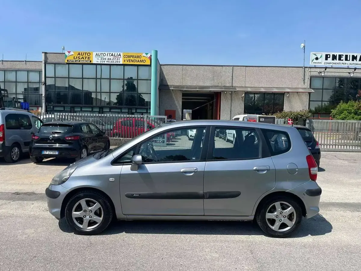 Usata Honda Jazz 77 CV (56 kW) 2008 Grigio Utilitaria
