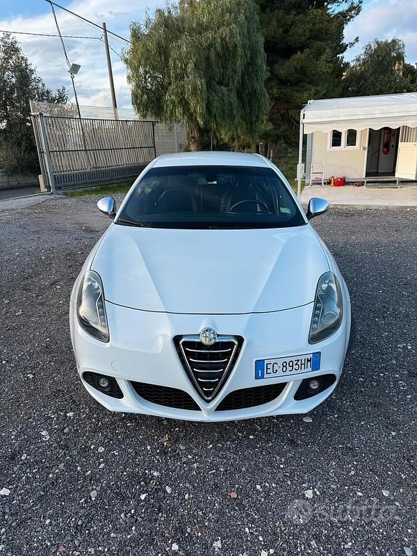 Usata Alfa Romeo Giulietta Distinctive 105 CV (77 kW) 2011 Bianco Berlina